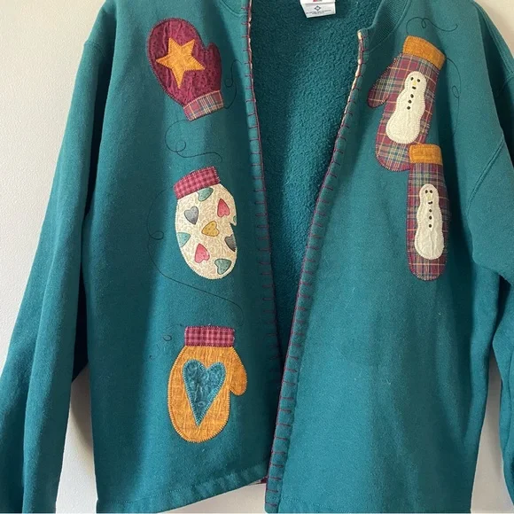 3/$20 Vintage upcycled winter motif grandma sweatshirt - Picture 2 of 9